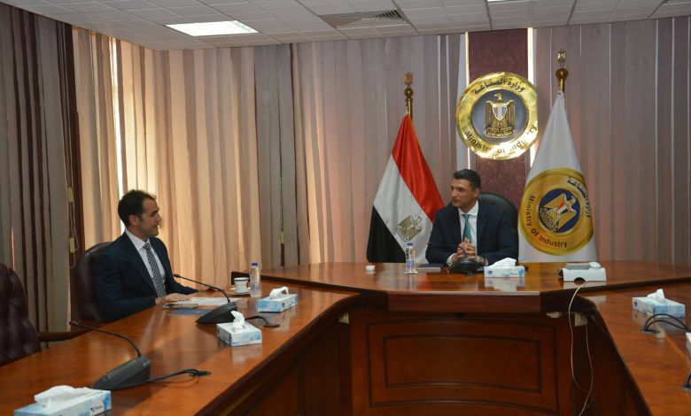 وزير الصناعة يبحث مع شركة جيد تكستايل إيجيبت خططها للتوسع في السوق المصري