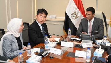 وزير الصناعة يبحث مع مسؤولي شركة سامسونج إلكترونيكس مشروعاتها الحالية وخططها التوسعية في المستقبل