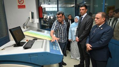 وزير الصناعة يتفقد العمليات الإنتاجية بالهيئة العامة لشئون المطابع الأميرية