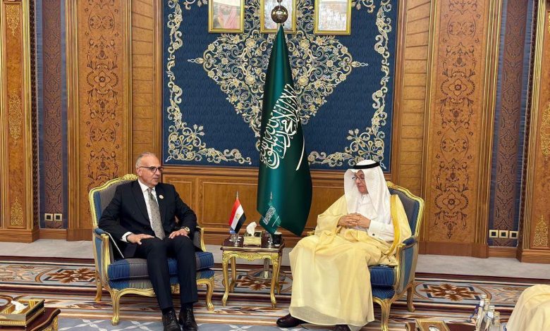 وزير الموارد المائية والري يلتقي وزير البيئة والمياه والزراعة السعودي