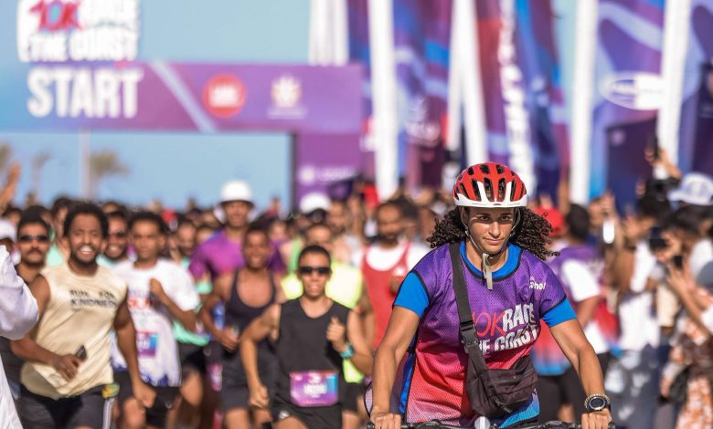 وزير الشباب والرياضة يطلق النسخة الثالثة من سباق "10K Race the Coast" بالساحل الشمالي