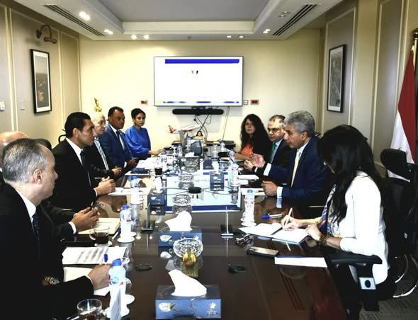 وزيرا السياحة والآثار والشباب والرياضة يبحثان سبل تعزيز التعاون المشترك لدعم السياحة الرياضية وتعظيم الاستفادة من المنشآت الرياضية والشبابية