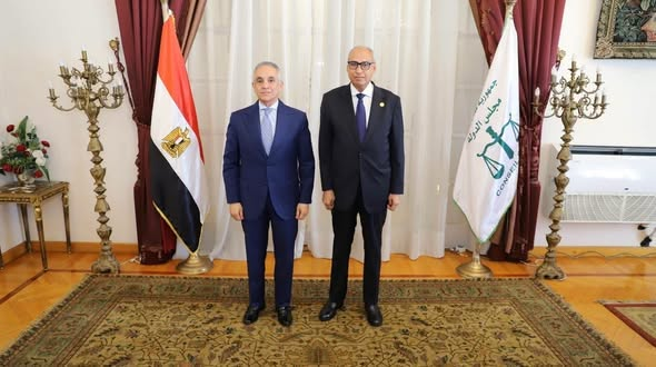 وزير العدل يهنئ رئيس مجلس الدولة بمناسبة توليه منصبه الجديد