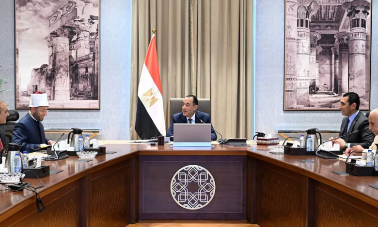 رئيس الوزراء يناقش الحلول المقترحة لأرض نادي الزمالك التابعة للأوقاف