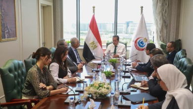 وزير الصحة يعقد اجتماعاً مع شركتي «تكنويڤ» و«ميدبوت» لتفعيل تقنية الروبوت الجراحي في مصر