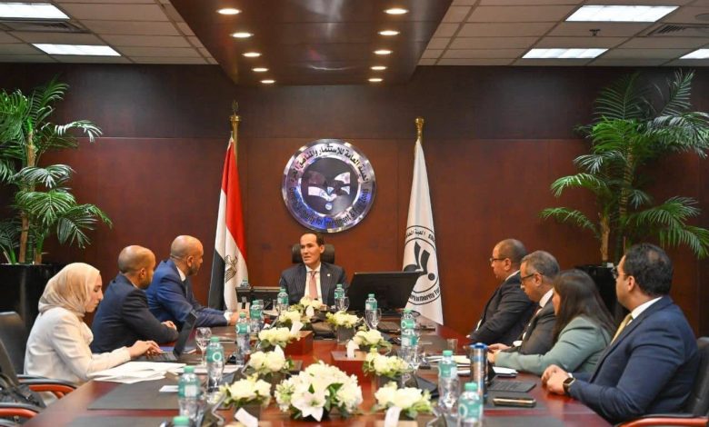 الرئيس التنفيذي لهيئة الاستثمار يبحث مع «موانئ دبي العالمية» خطط التوسع واستكشاف فرص استثمارية جديدة في مصر