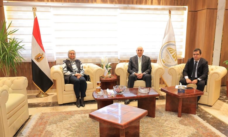 رئيس جامعة مدينة السادات يبحث مع معهد تكنولوجيا المعلومات تعزيز الشراكة في التدريب الرقمي وبناء القدرات