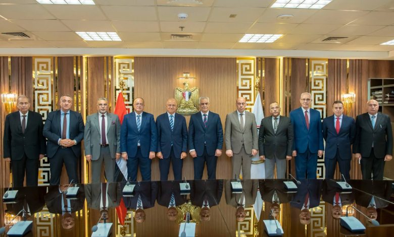 "جمبلاط" يشهد توقيع بروتوكول تعاون بين "الإنتاج الحربي" و"اتحاد الصناعات" لتعظيم الاستفادة من الإمكانيات التدريبية والتصنيعية والتكنولوجية للوزارة