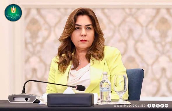 د. منال عوض تتابع نتائج المرور الميداني للجنة الحوكمة والمراجعة الداخلية بالوزارة