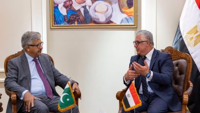 رئيس اقتصادية قناة السويس يلتقي السفير الباكستاني لدى القاهرة لبحث تعزيز التعاون في القطاعات المستهدفة