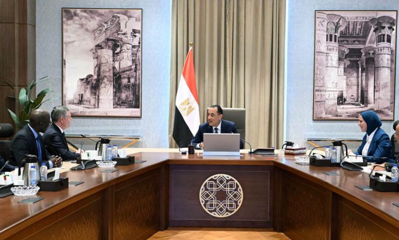 رئيس الوزراء يلتقي العضو المنتدب وكبير مسؤولي المعرفة بمجموعة البنك الدولي