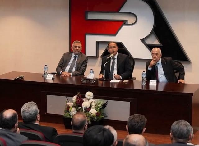 عزام يبحث مع شركات التأمين سبل تنشيط القطاع والتوسع في المنتجات التأمينية