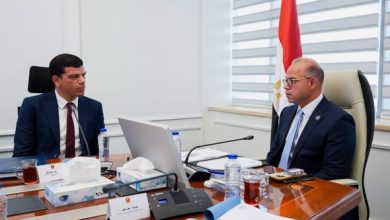 وزير الاستثمار والتجارة الخارجية يلتقي مؤسس شركة EVRAID دعمًا للشركات الناشئة التي توطن تكنولوجيا المركبات الكهربائية
