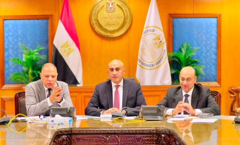 وزير التربية والتعليم يتابع من غرفة العمليات المركزية انتظام سير آخر أيام امتحانات الثانوية العامة