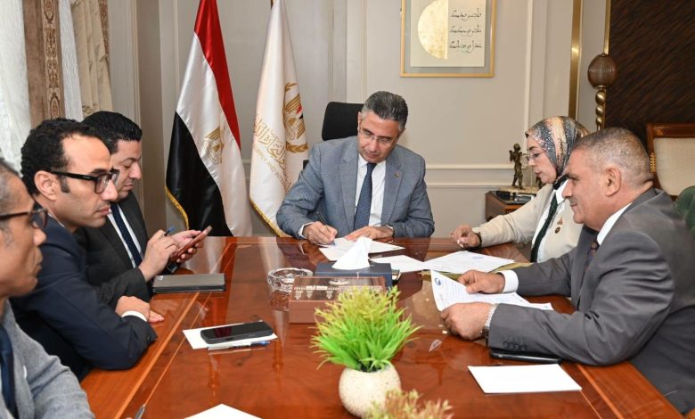 وزير التموين والتجارة الداخلية يلتقي بعدد من السادة أعضاء مجلسي النواب والشيوخ