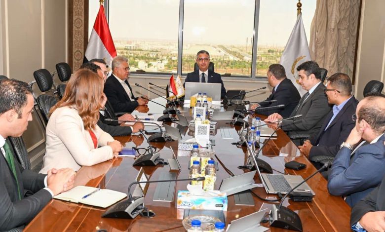 وزير التموين يبحث مع شركة أورانج مصر سبل التعاون في تنفيذ المشروع القومي “كاري أون”