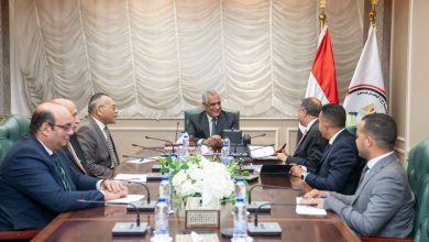 وزير الدولة للإنتاج الحربي يبحث مع "تاليس" توطين تكنولوجيا صناعة مكونات أجهزة الاتصالات