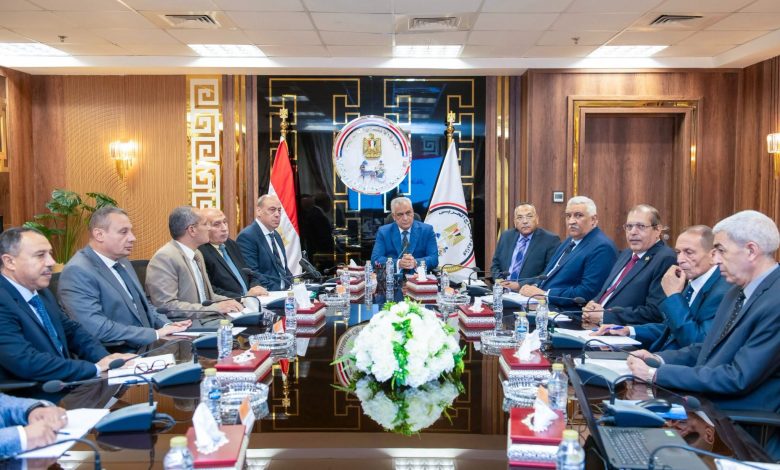 وزير الدولة للإنتاج الحربي يتابع خطط تطوير شركات إنتاج الذخائر