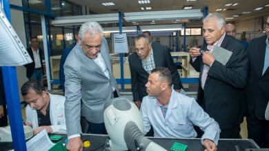 وزير الدولة للإنتاج الحربي يتفقد شركة بنها للصناعات الإلكترونية لمتابعة سير العملية الإنتاجية