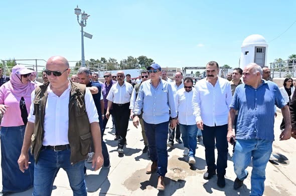 وزير الري يتفقد قناطر إدفينا على فرع رشيد لمتابعة كفاءة التشغيل