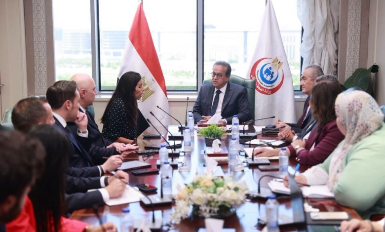 وزير الصحة يستقبل وفدًا لبحث تنفيذ المدينة الطبية بالتعاون مع القطاع الخاص والبنك الأوروبي
