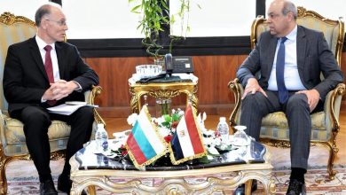 وزير الطيران المدني يستقبل سفير بلغاريا لبحث سُبل التعاون المشترك في مجال النقل الجوي