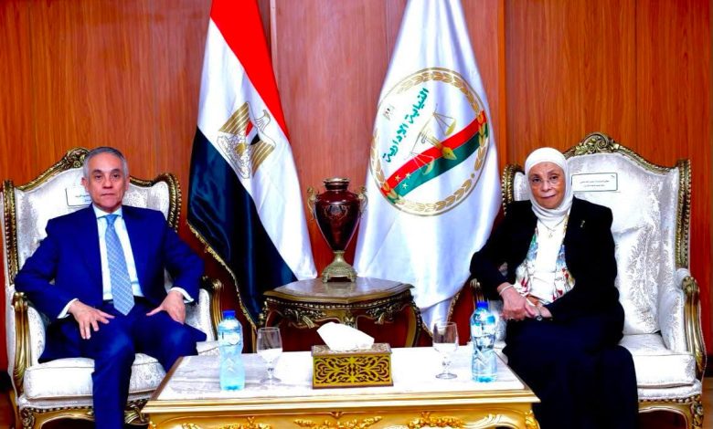 وزير العدل يهنئ رئيسة هيئة النيابة الإدارية بمناسبة توليها منصبها الجديد