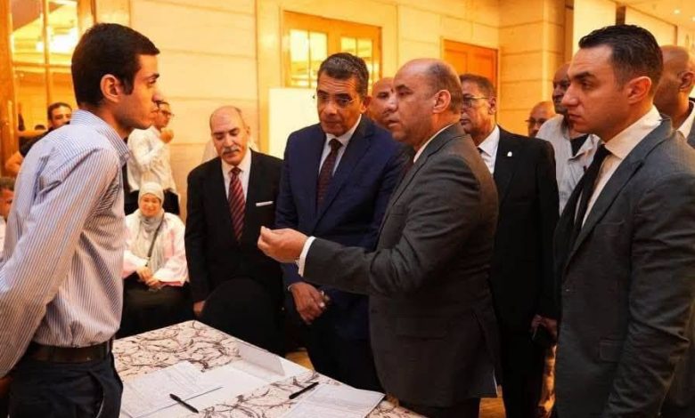 وزير العمل ومحافظ البحر الأحمر يفتتحان ملتقى التوظيف بالغردقة