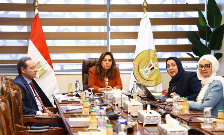 وزيرة التنمية المحلية والبيئة تناقش مخرجات مشاركة مصر في الاجتماع الأول للجنة الإقليمية لمشروع الاقتصاد الأزرق المستدام