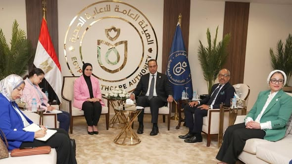 "الرعاية الصحية"و"الخارجية"يبحثان الترويج لتجربة مصر في التغطية الشاملة عالميا