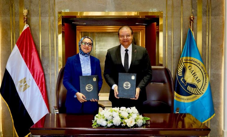 "الاعتماد والرقابة الصحية" و"محافظة الوادي الجديد" توقعان بروتوكول تعاون لتأهيل المنشآت والكوادر الصحية لمعايير الجودة