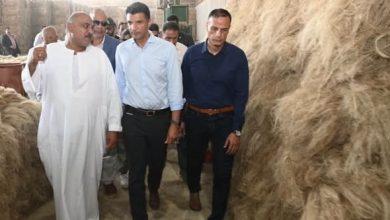 وزير الصناعة يختتم زيارته لمحافظة الغربية بتفقد مصنعين لغزول الكتان ومشتقاته بقرية شبرا ملس