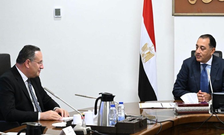رئيس الوزراء يتابع جهود تطوير منظومة عمل الطلاب الوافدين