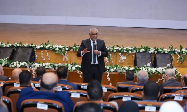 وزير الدولة للإنتاج الحربي يلتقي الحاصلين على البرامج القيادية والتدريبية المتميزة