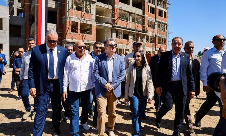 وزير التخطيط والتنمية الاقتصادية ومحافظ البحيرة يتفقدان مشروع إنشاء المدرسة المصرية اليابانية