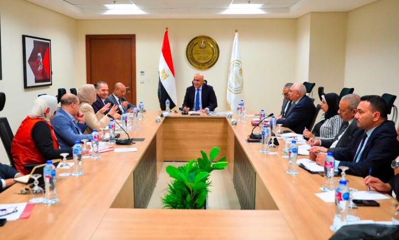 وزير التربية والتعليم يعقد اجتماعًا مع قيادات هيئة الأبنية التعليمية لمتابعة جاهزية المدارس للعام الدراسي الجديد وخطط التوسع في الأبنية التعليمية