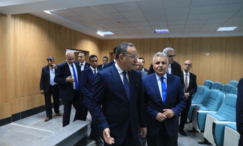 وزير التعليم العالي والقائم بعمل وزير الثقافة يتفقد جامعة السويس الأهلية