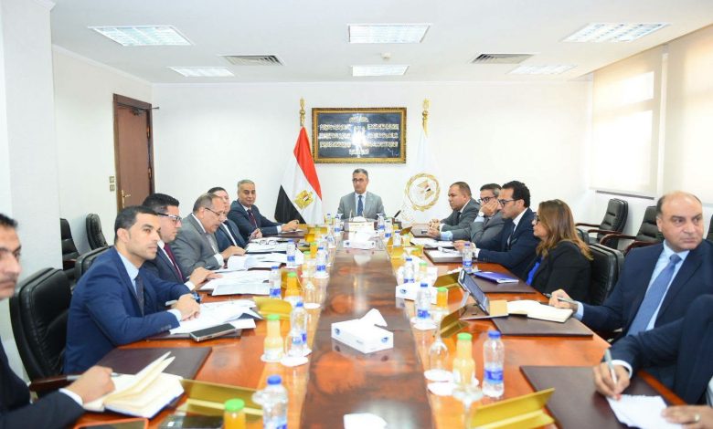 وزير التموين يعقد اجتماعًا موسعًا لوضع خطة عاجلة لتنفيذ توجيهات السيد رئيس الجمهورية لضبط الأسواق وتوفير السلع للمواطنين