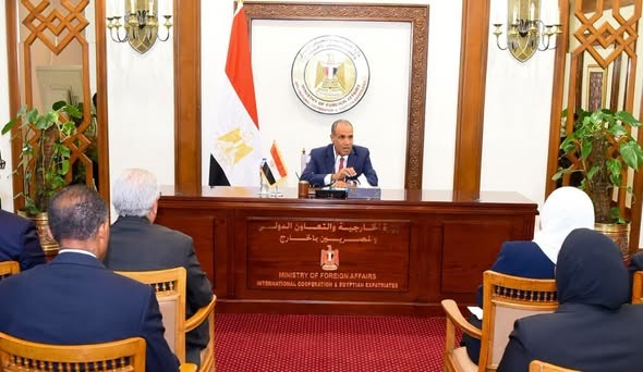 وزير الخارجية يجتمع مع قطاع التعاون الدولي بالوزارة