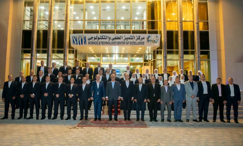 وزير الدولة للإنتاج الحربي يتابع سير العملية البحثية بمركز التميز العلمي والتكنولوجي