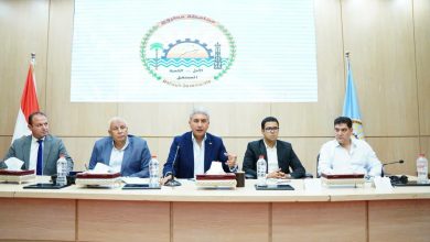 وزير السياحة والآثار ومحافظ مطروح يعقدان لقاءً موسعاً مع مستثمري المحافظة لبحث فرص الاستثمار وسبل تعظيم الاستفادة من المقومات والمنتجات السياحية بها