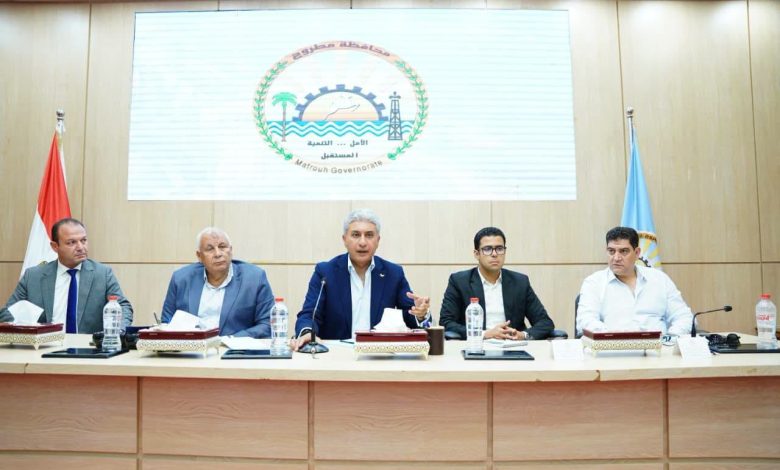 وزير السياحة والآثار ومحافظ مطروح يعقدان لقاءً موسعاً مع مستثمري المحافظة لبحث فرص الاستثمار وسبل تعظيم الاستفادة من المقومات والمنتجات السياحية بها