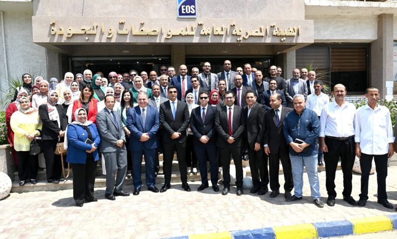 وزير الصناعة يتفقد مقر الهيئة المصرية العامة للمواصفات والجودة للاطلاع على أنشطة الهيئة والخدمات الفنية المقدمة للمصانع والشركات