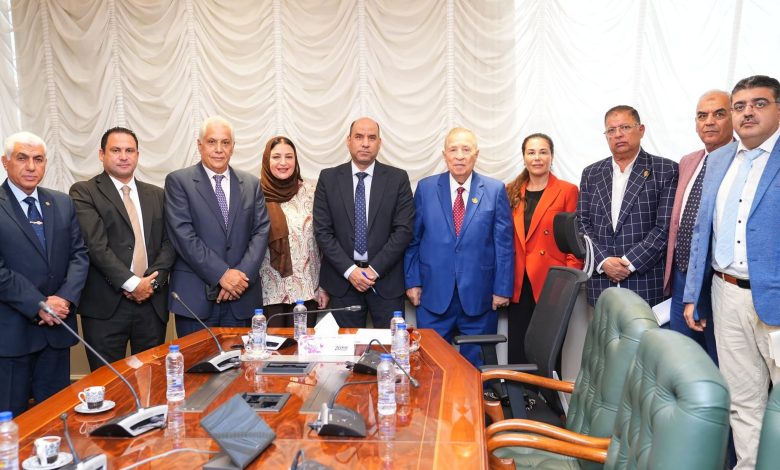 وزير العمل يبحث مع اتحاد المستثمرين تعزيز التعاون في التدريب المهني وتوفير العمالة الماهرة للمناطق الصناعية والاستثمارية..