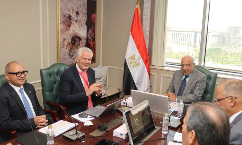 وزير الكهرباء والطاقة المتجددة يتابع مع تحالف "رينيرجي جروب بارتنرز" مستجدات المشروع المتكامل للطاقات المتجددة والنظيفة