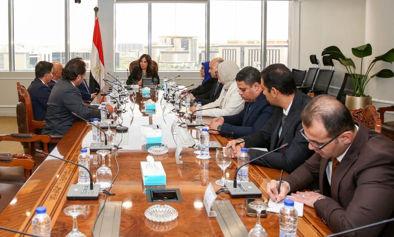 وزيرة الإسكان تستعرض المقترحات المقدمة من أحد التحالفات العالمية لإدارة حي المال والأعمال بالعاصمة الجديدة