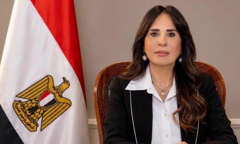 وزيرة الإسكان تتابع موقف مشروعات مياه الشرب والصرف الصحي بعدد من المحافظات