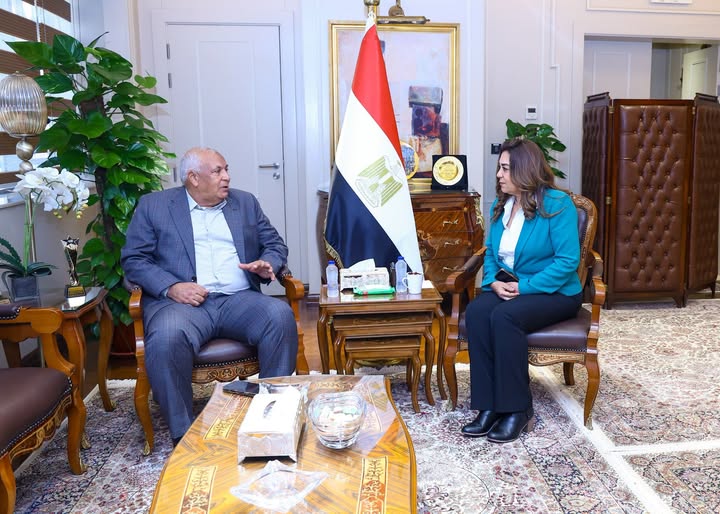 وزيرة التنمية المحلية والبيئة تتابع مع محافظ مطروح الموقف التنفيذي لمشروعات الخطة الاستثمارية ومنظومة المخلفات وملفات التصالح والتقنين