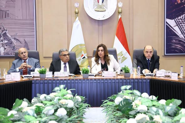 وزيرة التنمية المحلية والبيئة تتابع مع محافظي الدقهلية والغربية ورئيس الهيئة العربية للتصنيع الموقف التنفيذي لمشروع تطهير مصرف كيتشنر مكون المخلفات الصلبة