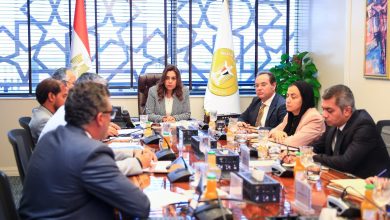 وزيرة التنمية المحلية والبيئة تعقد اجتماعاً موسعاً لاستعراض نموذج نبق للإدارة المتكاملة للاستثمار والإدارة السياحية بالمحميات الطبيعية